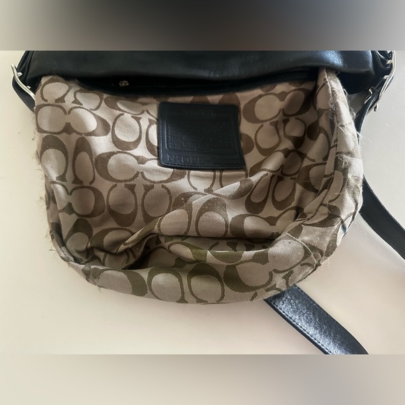 COACH Authentic vintage black leather bucket shoulder bag silver/chrome buckles - Picture 4 of 5